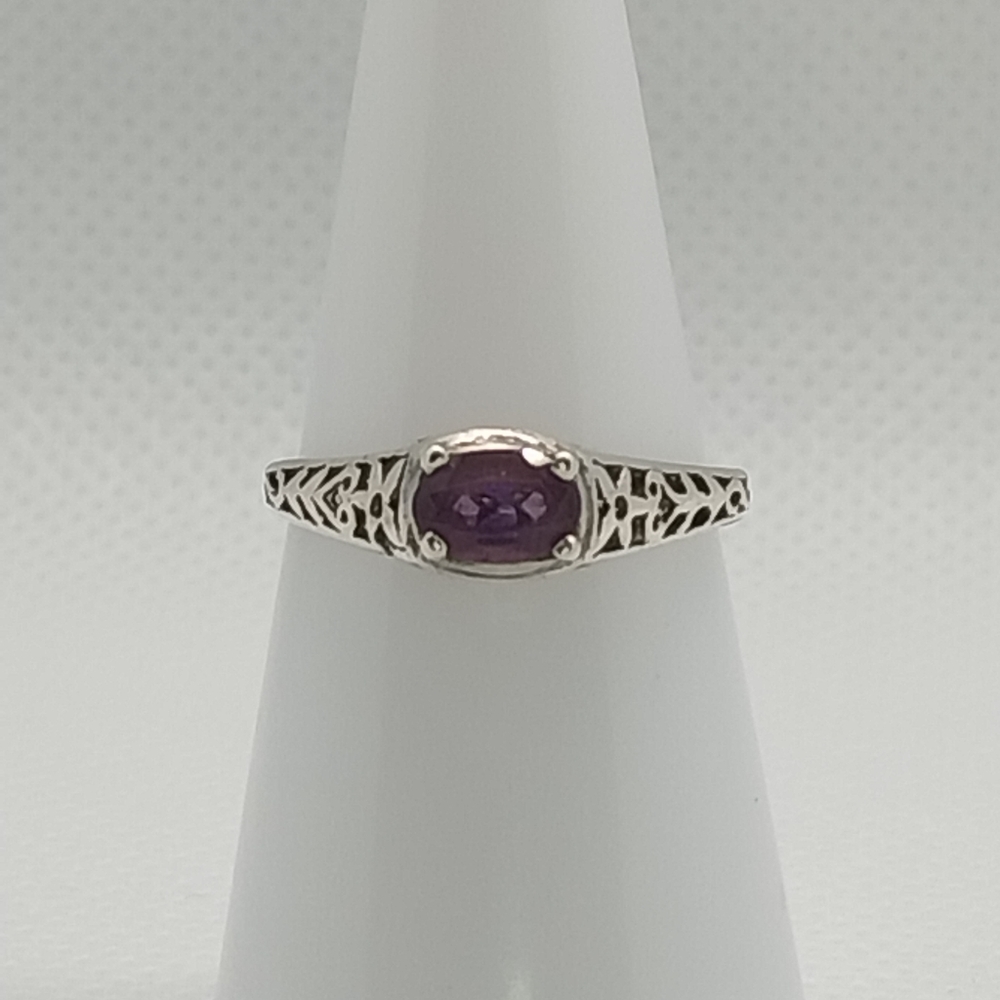 Vintage Sterling Silver Amythest Ring